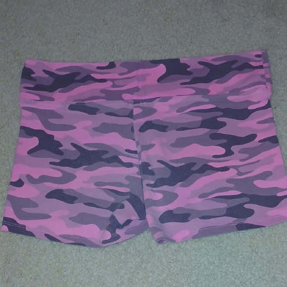 Victoria's Secret Pink Camouflage Active Shorts - Picture 3 of 7